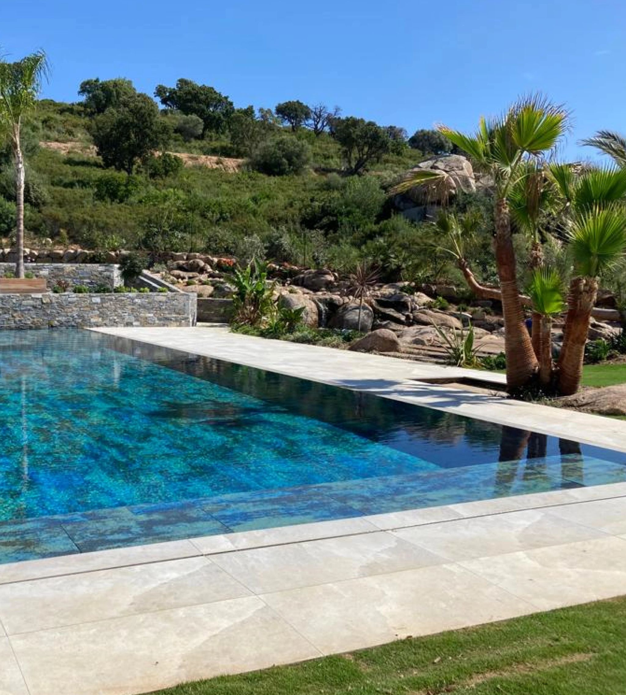 Conception de piscine miroir par Piscine service 2A