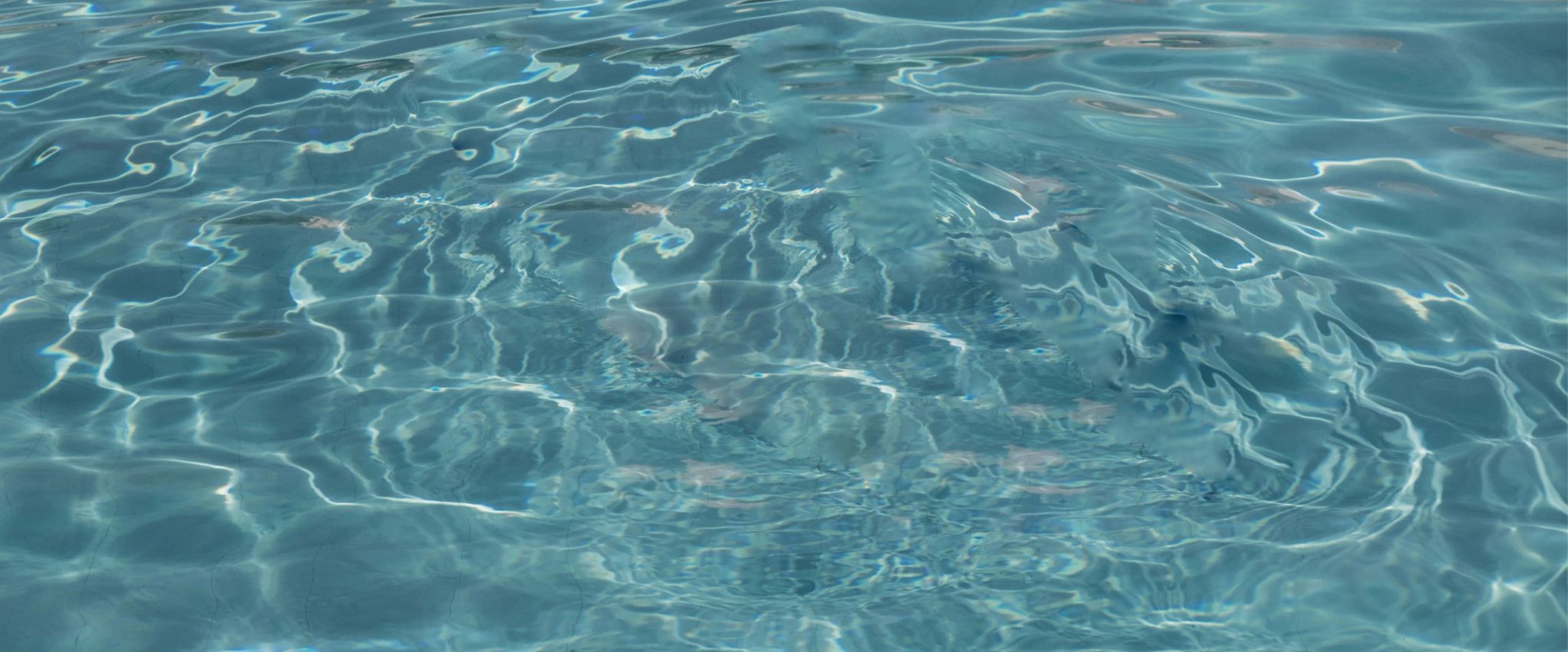Une eau de piscine toujours propre avec piscine service 2a